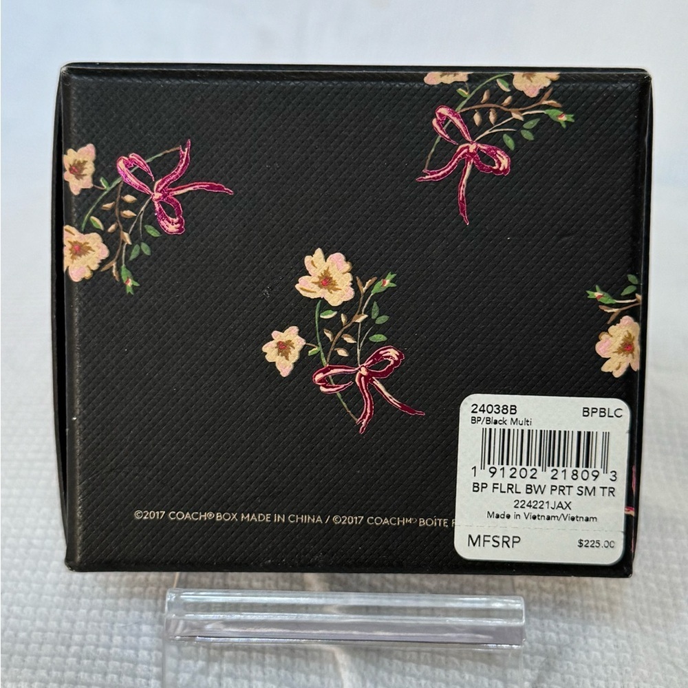 Coach Trifold Leather Wallet with Matching Box with Gold Lettering NWT! - Picture 3 of 16